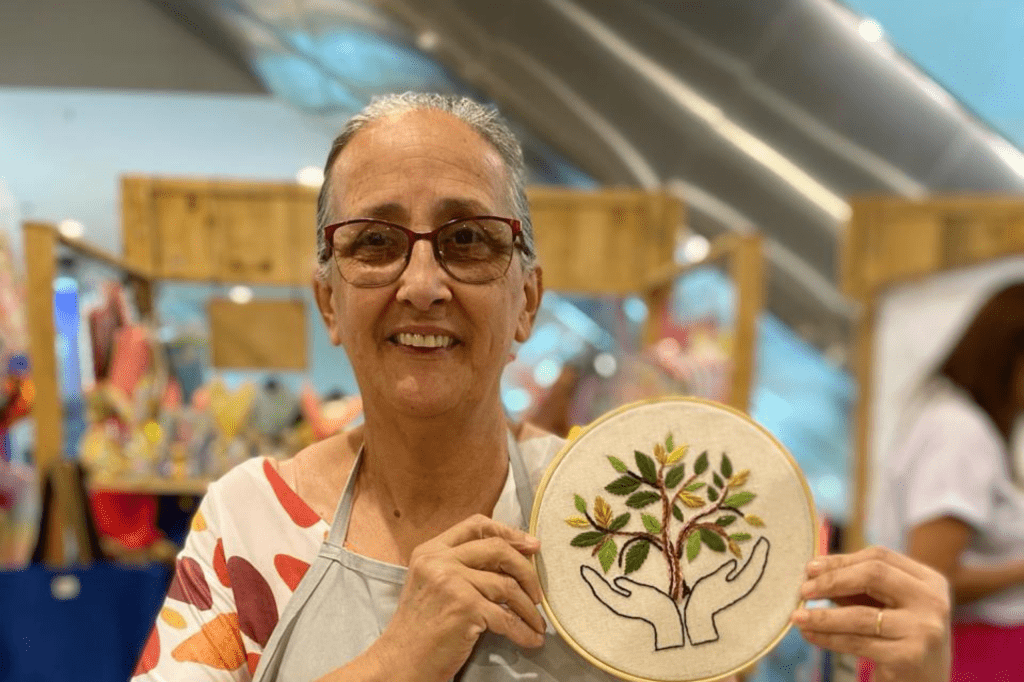 Crescilda, artesã de Nova Iguaçu